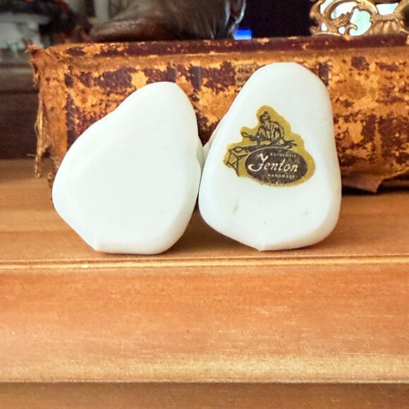 ❌SOLD❌Fenton Uranium Satin Glass Praying Boy & Girl - Picture 7 of 9